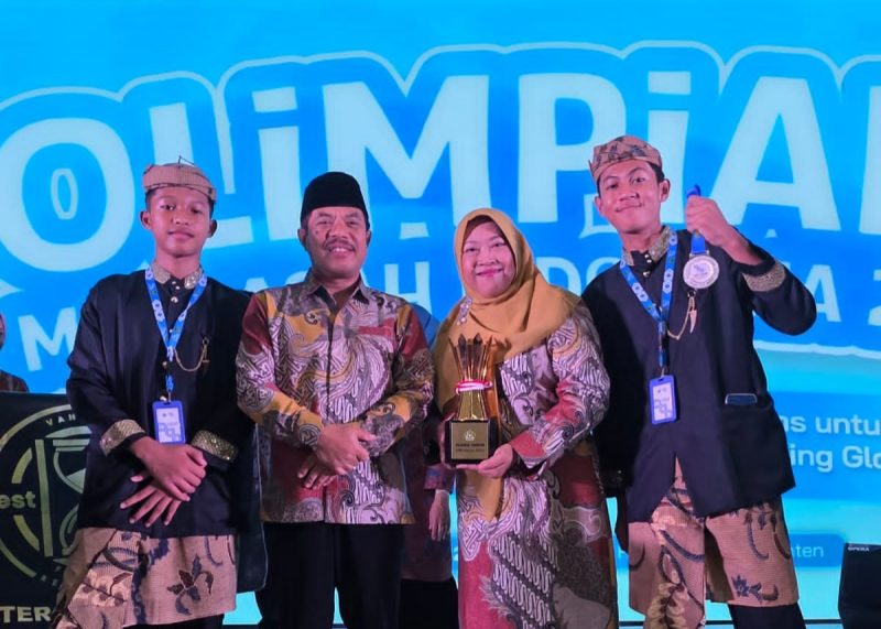 Madrasah unggul yang membangun karakter, prestasi, dan kesiapan masa depan.