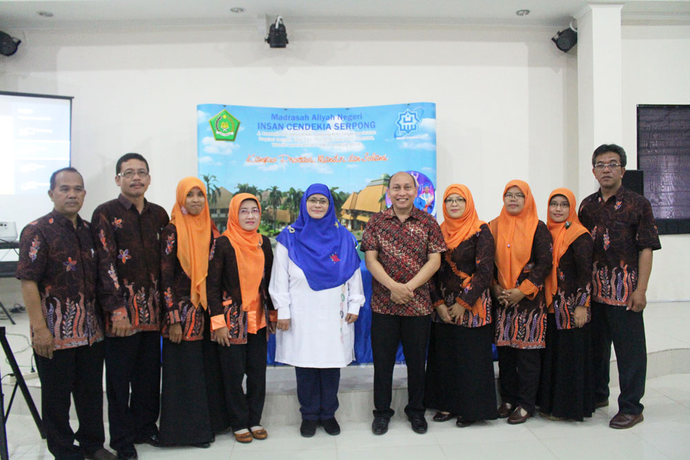 MTs NegeriLawang Mengadakan Studi Tour di MAN IC Serpong
