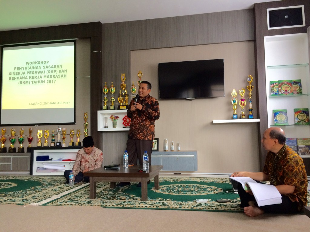 Upgrade kualitas SDM, MTs Negeri Lawang mengawali dengan Workshop Penyusunan Sasaran Kinerja Pegawai dan  Rencana Kerja Madrasah 2017