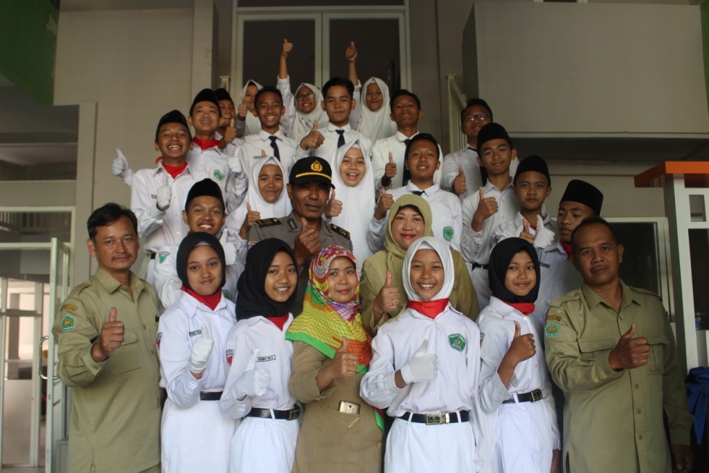 Perkuat Kemitraan Dengan Kepolisian, Kapolsek Lawang Pimpin Pembinaan Peserta Didik MTsN Lawang