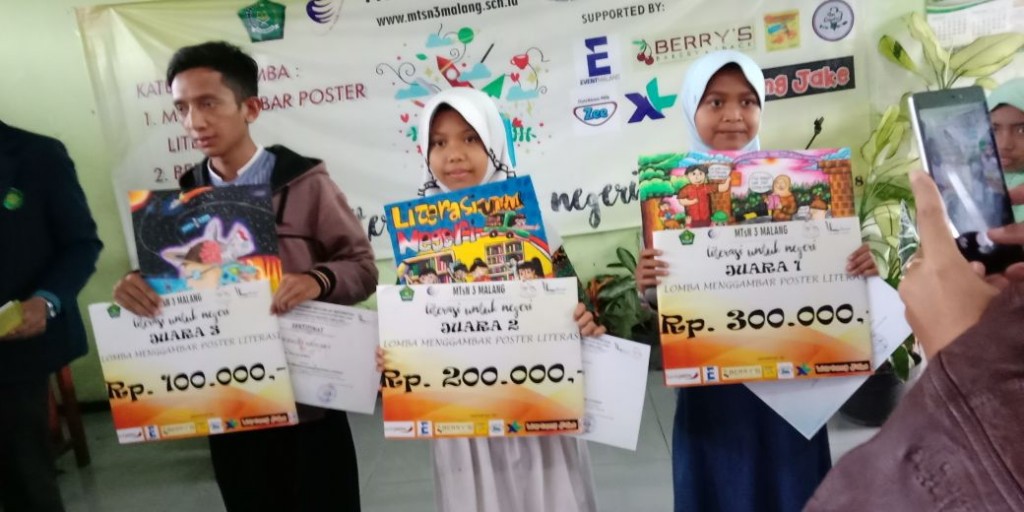 Gema “Literasi Untuk Negeri” MtsN  3 Malang menyemarakkan Hari Pers Nasional