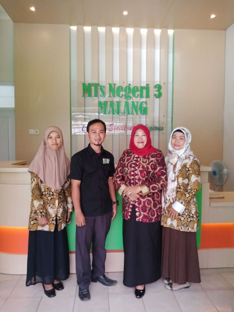 Pelatihan Menulis sebagai  Aplikasi Program GLS di MTsN 3 Malang.  Asah Imajinasimu, Tuangkan dalam Karyamu