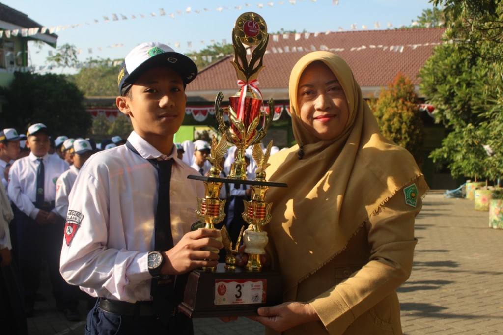 Raih Juara Kompetisi Robotic Nasional, Siswa MTsN 3 Malang Mencatatkan Sejarah Baru