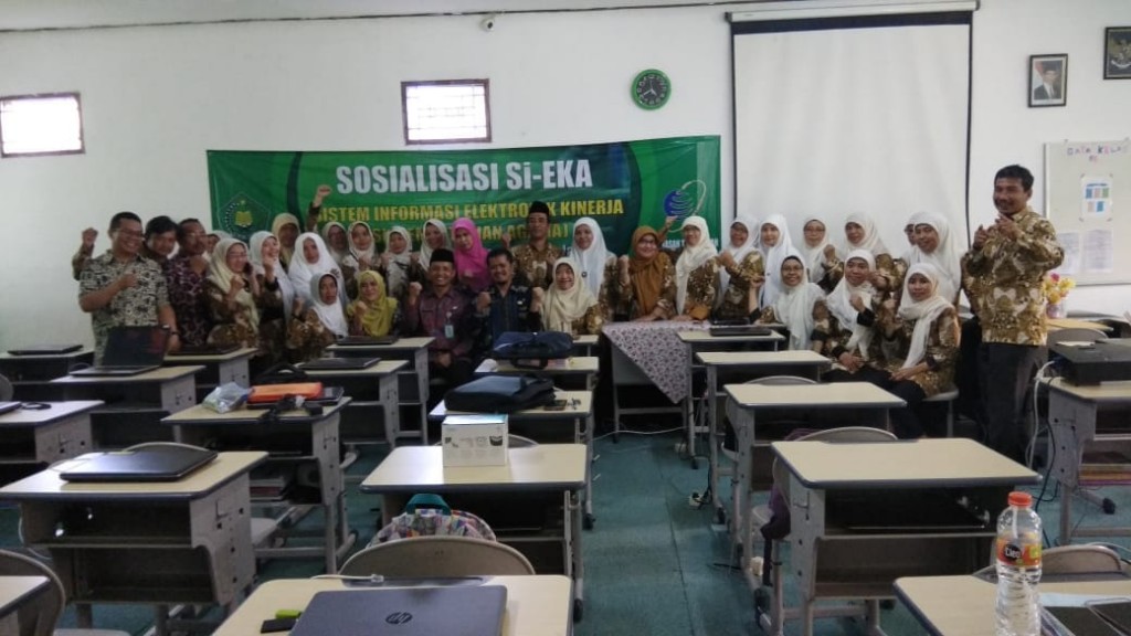 SOSIALISASI SISTEM INFORMASI ELEKTRONIK KINERJA ASN (SIEKA) DI MTsN 3 MALANG