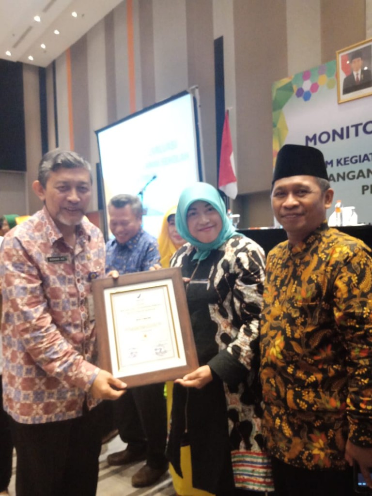 Komitmen Prinsip Higienitas, Kantin MTsN 3 Malang Mendapatkan Penghargaan Bintang Keamanan Pangan dari BPOM