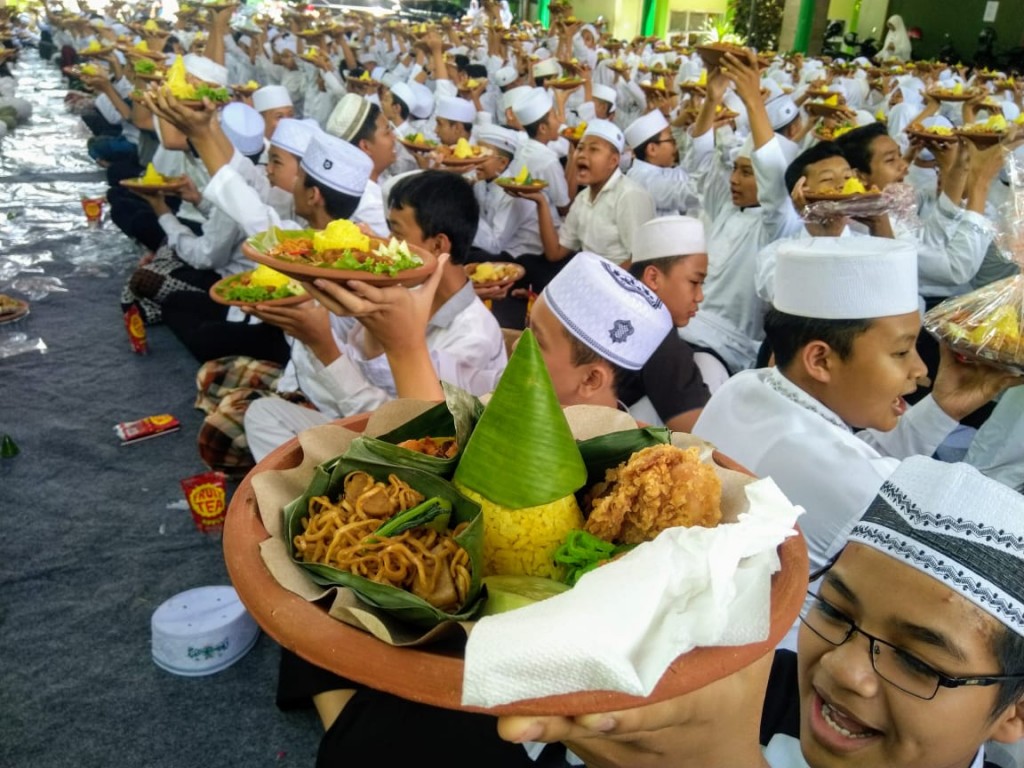 Bershalawat Ciptakan Madrasah Hebat Bermartabat