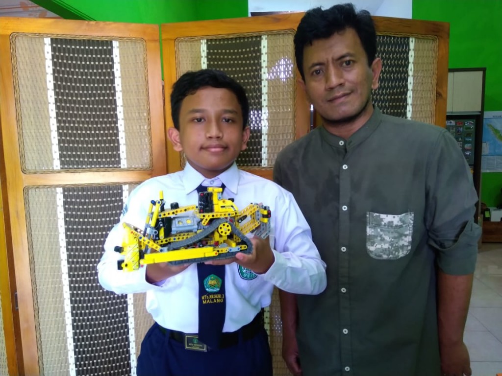Siswa MTsN 3 Malang Juara Robotik Tingkat Internasional