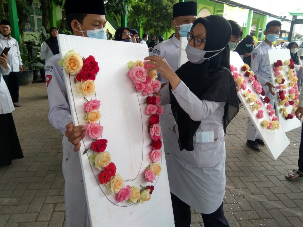 Aksi Unik Siswa MTsN 3 Malang Dalam Menyambut Hari Guru Nasional 2020