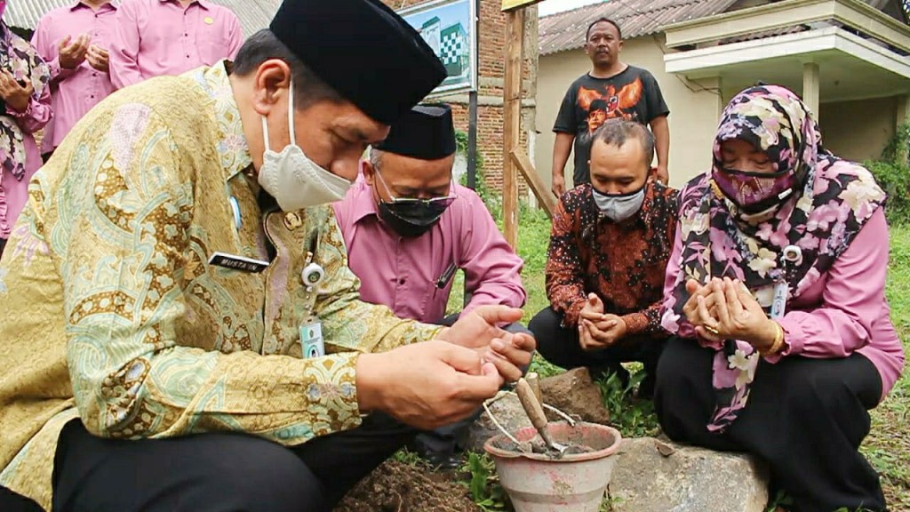 Peletakan Batu Pertama Pembangunan Asrama Siswa MTsN 3 Malang