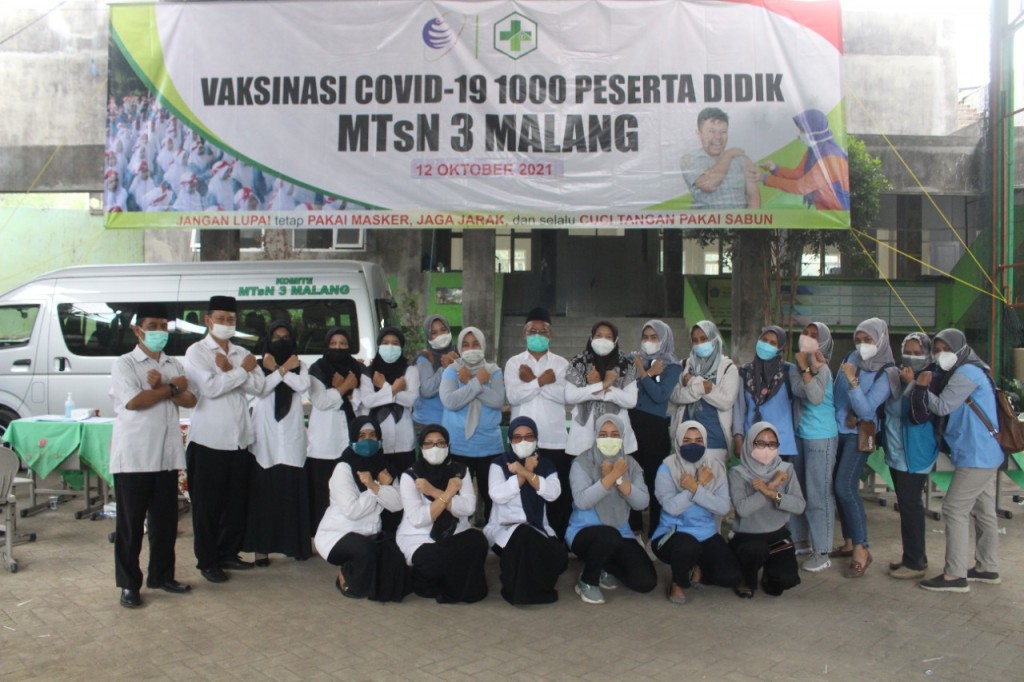 Vaksinasi SDM dan Peserta didik MTsN 3 Malang Capai 98%