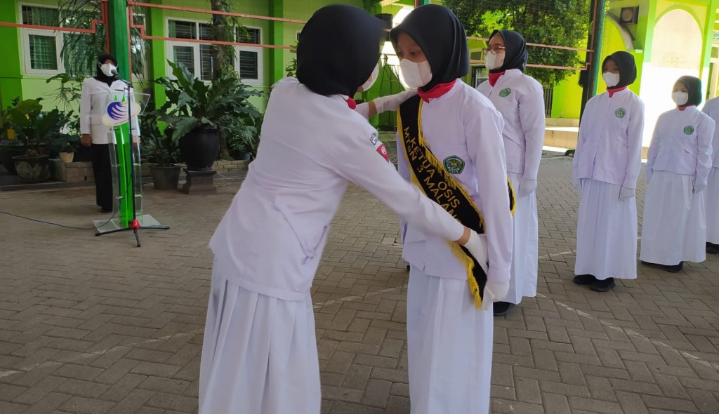Pelantikan Pengurus Osis Terpilih dari Hasil e-Vote Pemilihan Ketua Osis MTsN 3 Malang
