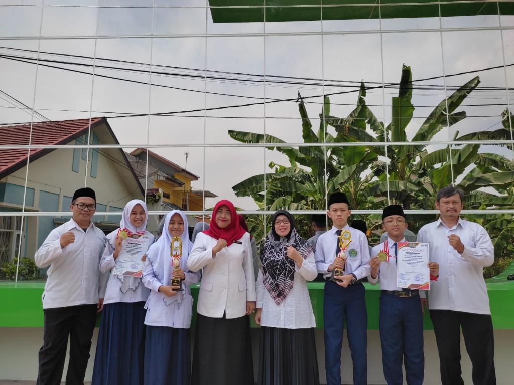 Dua Medali Emas Olimpiade Sains Siswa Nasional