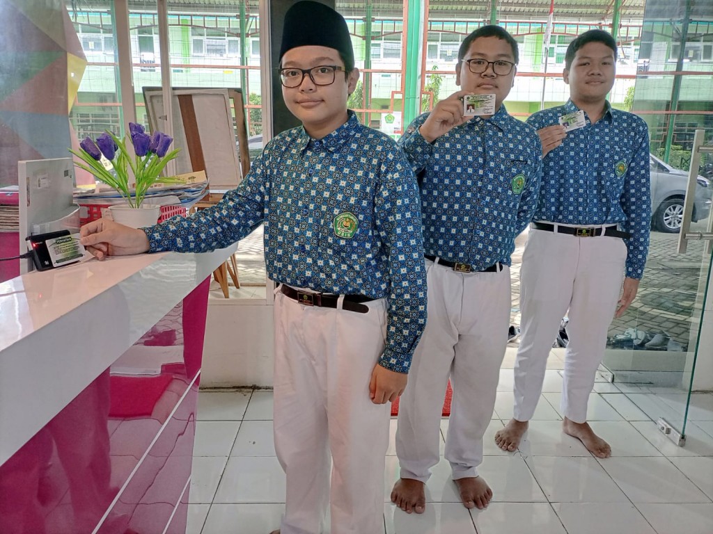 Tingkatkan Minat Baca, MTsN 3 Malang Launching Smartcard Siswa