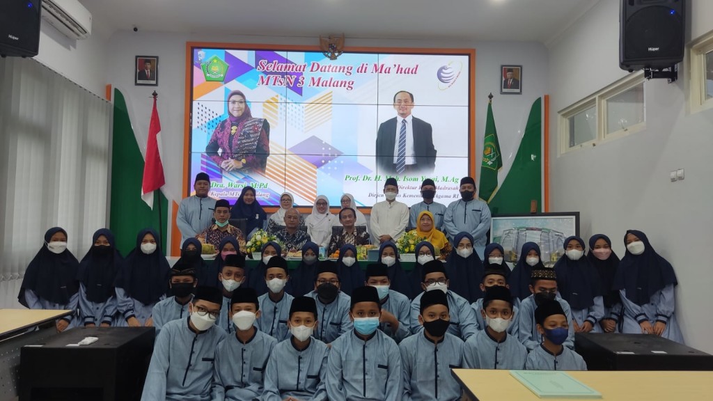 KUNJUNGAN DIREKTUR KSKK KEMENAG RI, BANGGA DAN SENANG DI LAWANG TERDAPAT MADRASAH DI PINGGIR JALAN NASIONAL