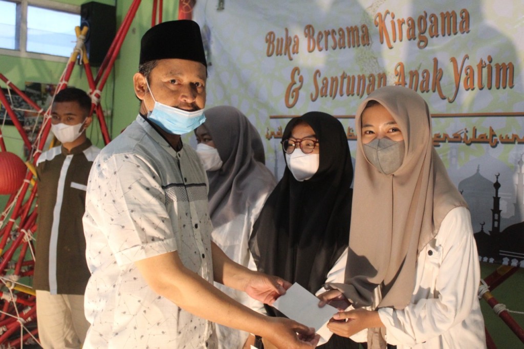 BUKA PUASA BERSAMA ALUMNI DAN ANGGOTA DEWAN KERJA GALANG SERTA SANTUNAN ANAK YATIM PIATU MTsN 3 MALANG
