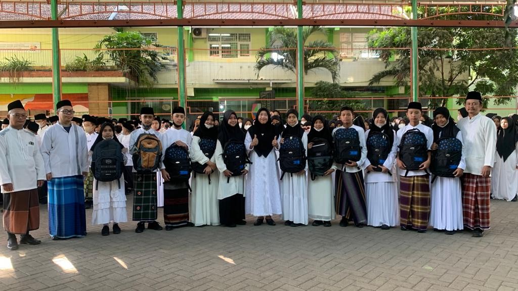 Pimpin Apel Peringatan Tahun Baru Hijriyah, KaTU MTsN 3 Malang Ingatkan Untuk Memiliki Profesionalisme
