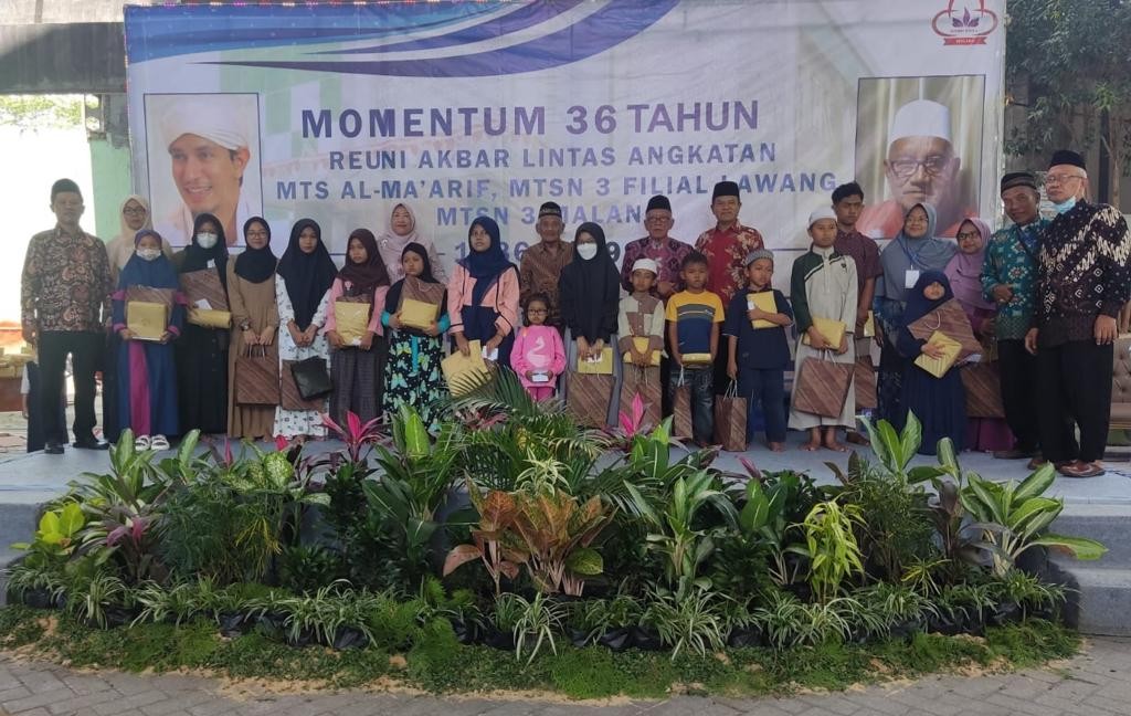 Cantik, 40 Pohon Sakura Hibah Alumni