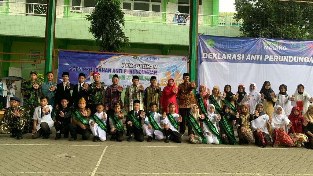 Pengukuhan Agen Roots Madrasah Oleh Kabid Pendma Kanwil Kemenag Jatim