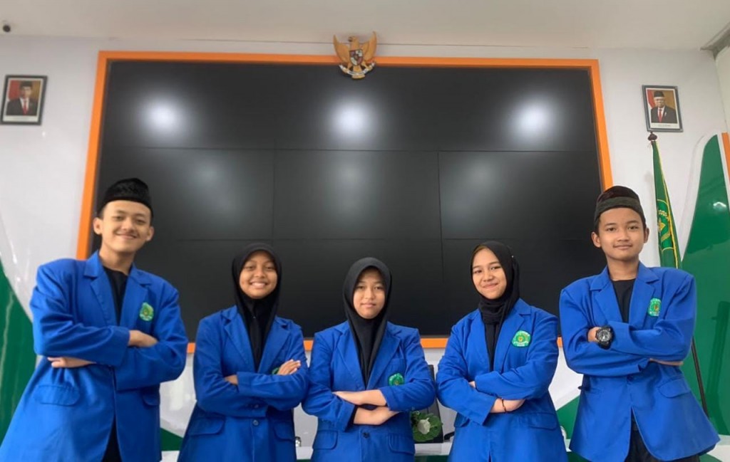 4 Medali Indonesia International Applied Science Project Olympiad) dan 9 Medali National Applied Science Project Olympiad
