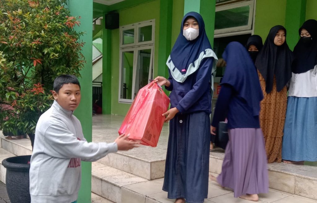 Semarak Ramadhan, Paguyuban Orang Tua Siswa Siapkan Ratusan Paket Ta’jil