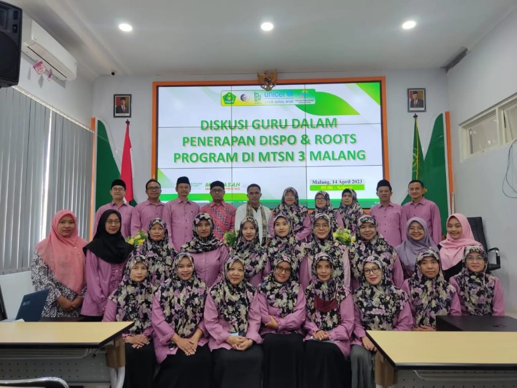 Diskusi Guru Dalam Penerapan Dispo dan Roots Program Unicef