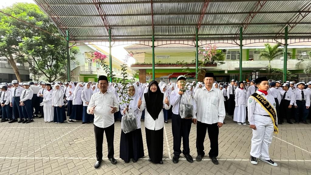 MTsN 3 Malang Buka Kegiatan Belajar Mengajar Efektif dengan Apel Pagi