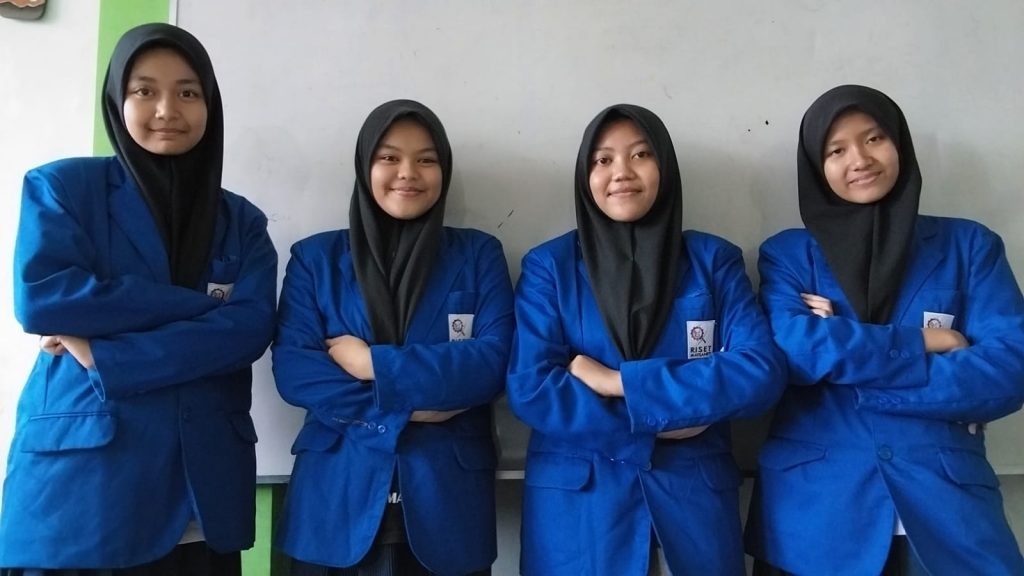 Candu Riset Mampu Raih Medali Perak Indonesia International IoT Olympiad