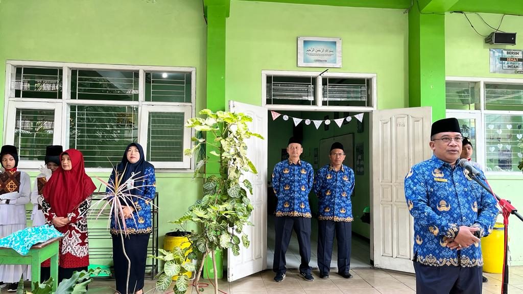 Penganugerahan Medali bagi Para Siswa Berprestasi MTsN 3 Malang oleh Kakankemenag Kab. Malang