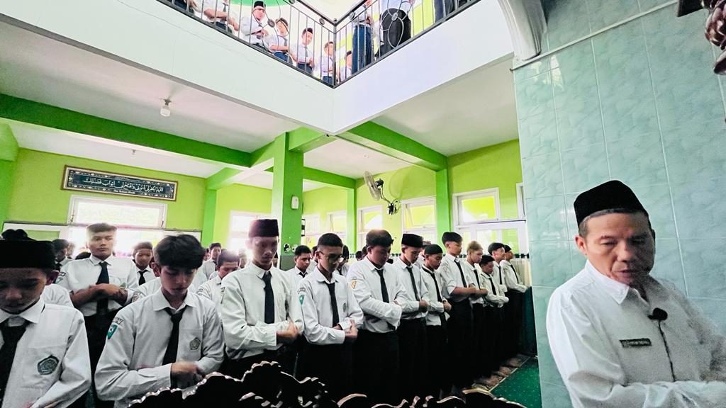 Ribuan Peserta Didik Laksanakan Sholat Ghaib untuk Korban di Jalur Gaza