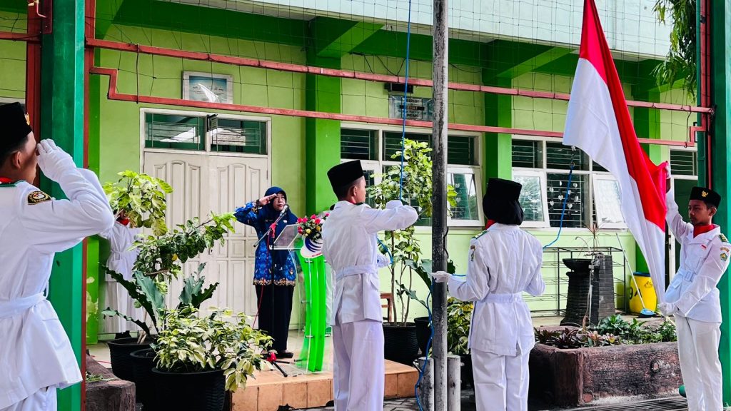 Momen Hari Pahlawan, Kamad Kobarkan Semangat Pahlawan Untuk Masa Depan Bangsa