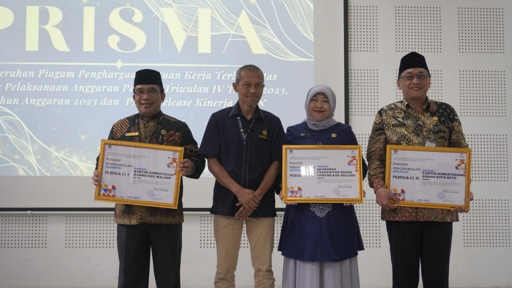 MTsN 3 Malang Kembali Mendapatkan Penghargaan Prima Satker Utama