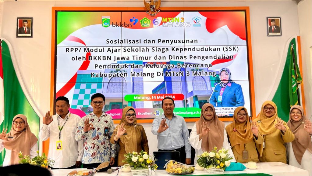 GTK MTsN 3 Malang Ikuti Sosialisasi dan Penyusunan RPP Sekolah Siaga Kependudukan