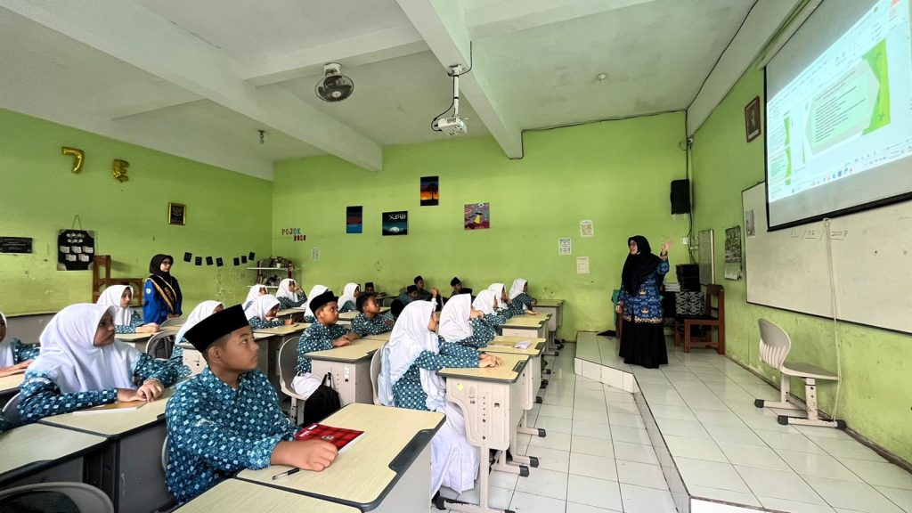 Sosialisasi SSK (sekolah siaga kependudukan) MTsN 3 Malang kepada Peserta Didik Baru Tahun Ajaran 2024-2025 dalam Kegiatan Masa Ta’aruf Siswa Madrasah (MATSAMA) di MTsN 3 Malang.