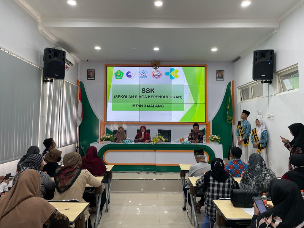 Sosialisasi Sekolah Siaga Kependudukan (SSK) Kepada Paguyuban Orang Tua Siswa di MTsN 3 Malang