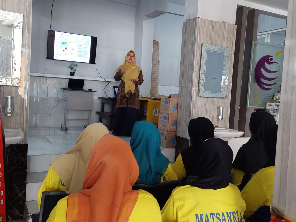 Sosialisasi Tim Keamanan Pangan Kepada Pedagang Kantin Sehat dan Halal M-Smart