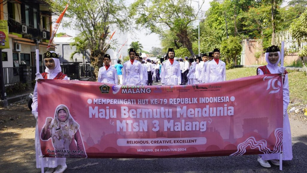 Partisipasi Tim Paskibraka Pada Pawai dan Karnaval Kecamatan Lawang