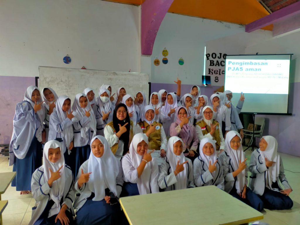 Kader Keamanan Pangan MTsN 3 Malang Pengimbasan PJAS Kepada MTs Ar-Roihan Lawang