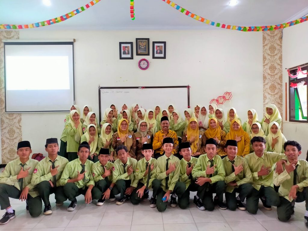 Pengimbasan PJAS Aman Kepada MTs Al Ma’arif 02 Singosari Oleh Kader Keamanan Pangan MTsN 3 Malang