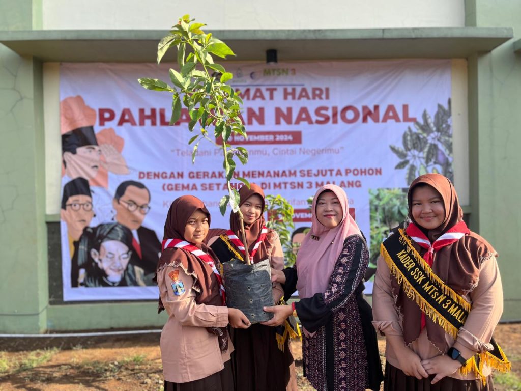 Aksi Nyata Kader SSK (sekolah siaga kependudukan) Dalam Gerakan Menanam Sejuta Pohon (GEMA SETAHON) di MTsN 3 Malang