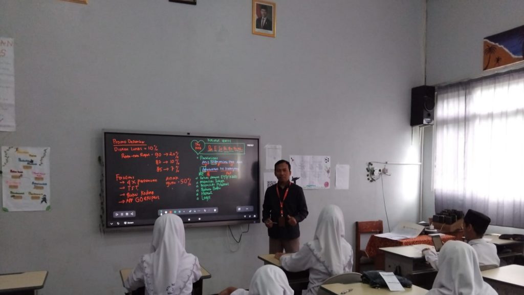 Gerak Cepat Persiapan Semester Genap, Peserta Didik MTsN 3 Malang Terima Konsep “The King”