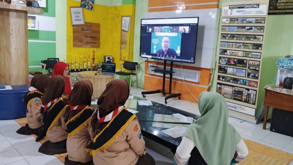 Kader Kesehatan MTsN 3 Malang Semarakan “Diseminasi dan Sosialisasi Metode Peer To Peer MKM Oky Untuk Pondok Pesantren dan Madrasah”