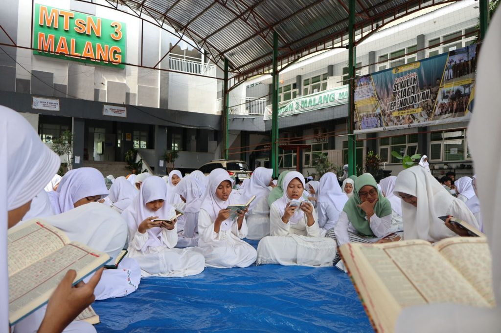 Partisipasi MTsN 3 Malang dalam Indonesia Khataman Al-Qur’an