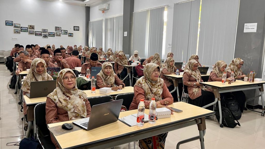 Terpilih Jadi Madrasah Piloting Kurikulum Berbasis Cinta, MTsN 3 Malang Ikuti Pembekalan Oleh Dirjen Pendis