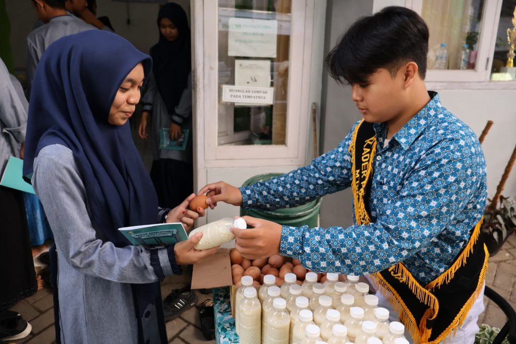Sulelor: Dukungan Cinta Kesehatan dari SSK MTsN 3 Malang untuk Santri MISRIU