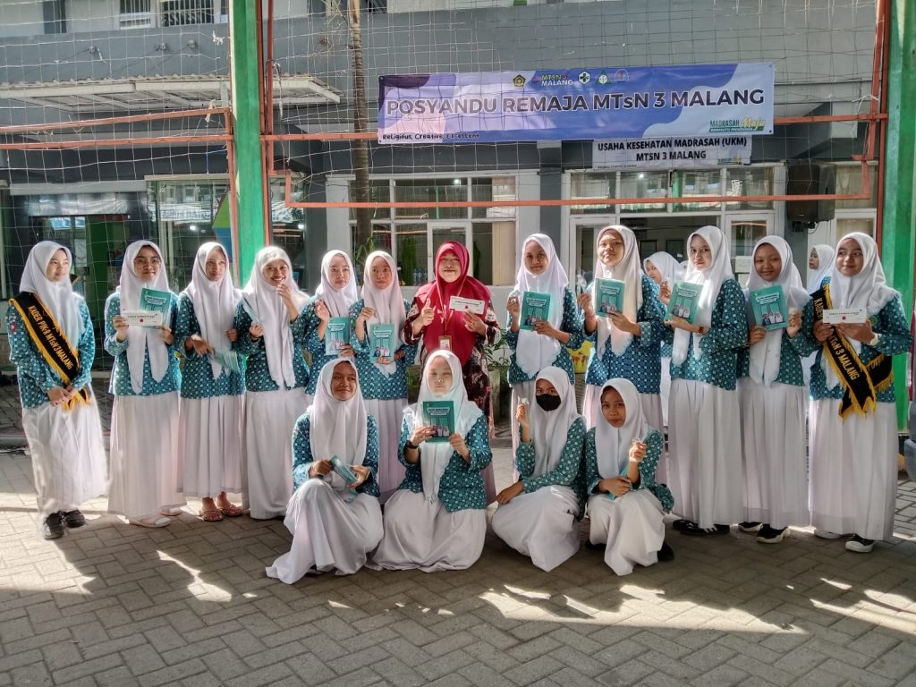 “CEGAH ANEMIA DAN STUNTING POSYANDU REMAJA BAGIKAN TABLET TAMBAH DARAH (TTD) PADA PESERTA DIDIK PUTRI”