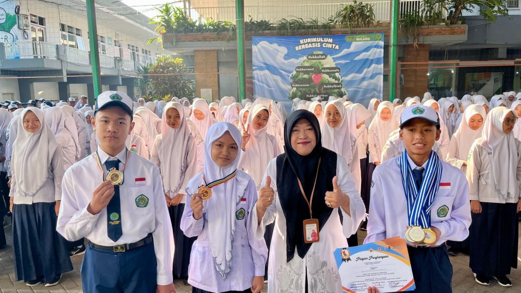 Borong Medali! MTsN 3 Malang Berjaya di Dua Ajang Bergengsi Sekaligus