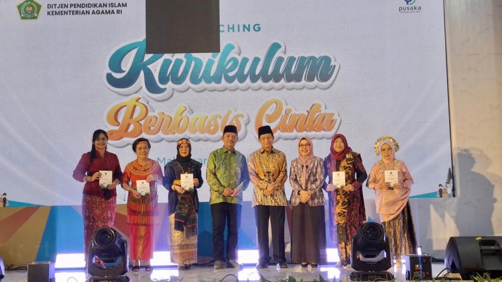 MTsN 3 Malang Jadi Piloting Nasional, Hj. Warsi Hadiri Launching Kurikulum Berbasis Cinta Oleh Menteri Agama di Makassar