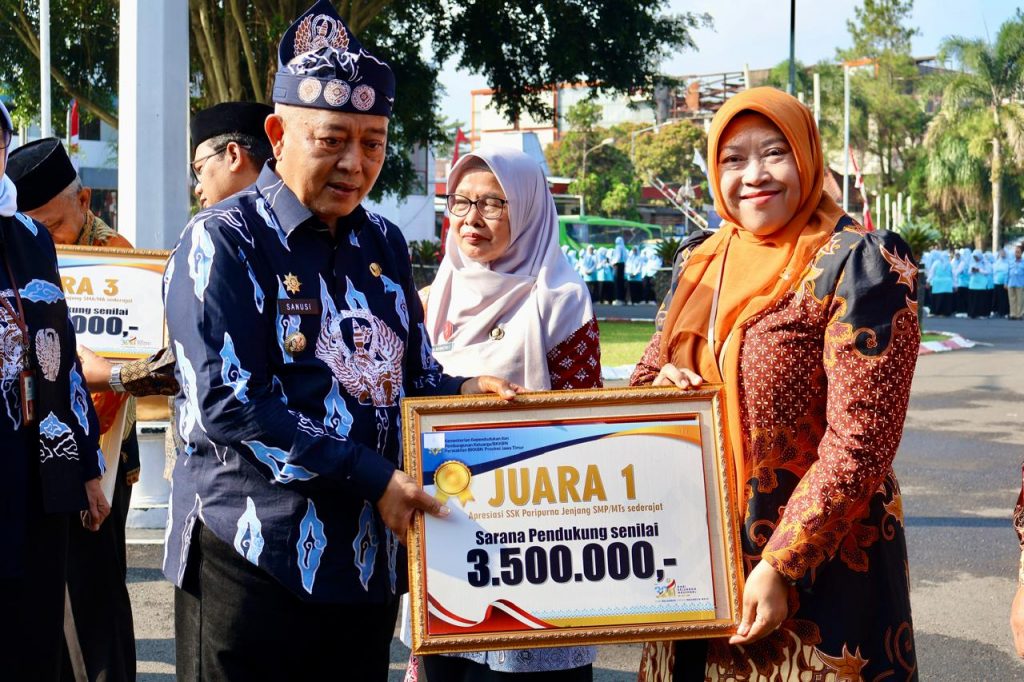 Juara 1 Sekolah Siaga Kependudukan Tingkat Provinsi, MTsN 3 Malang Raih Penghargaan dari Bupati Malang