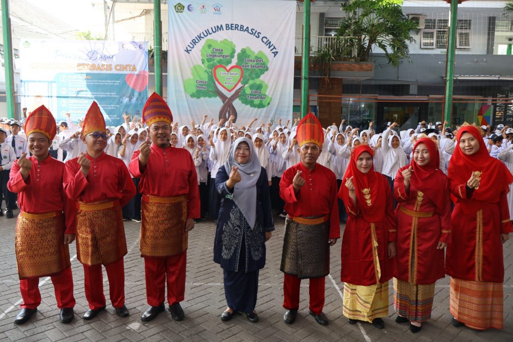HUT RI ke-80, MTsN 3 Malang Tanamkan Cinta Tanah Air Lewat Kurikulum Berbasis Cinta