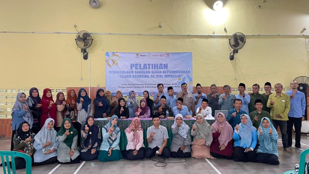 MTsN 3 Malang Sosialisasikan Program Sekolah Siaga Kependudukan di MTsN 1 Kota Kediri
